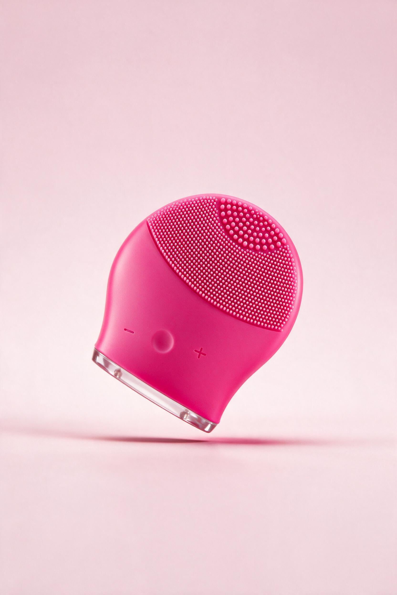 Brosse nettoyante visage sonique en silicone par Beauty Vellvet, vue 7